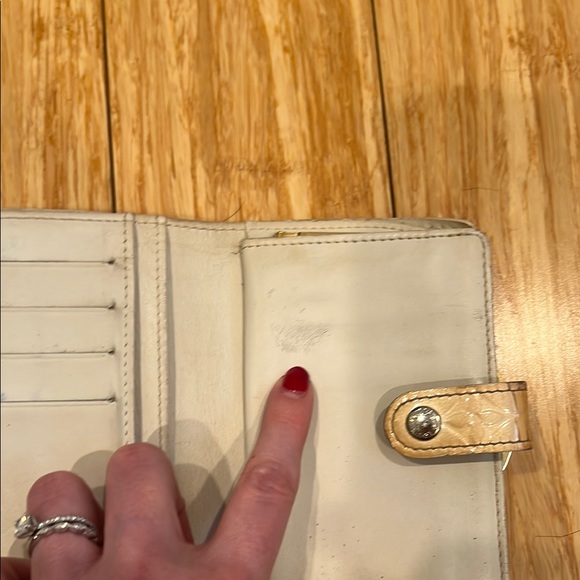 Louis Vuitton Vernis Kisslock Wallet - Picture 8 of 12